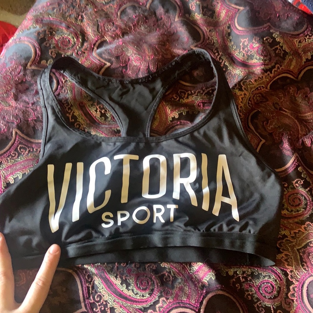 sports bra